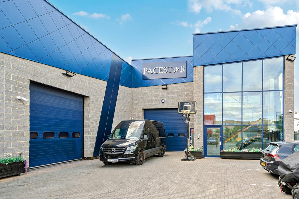 Property photo 1 of 11 131365312685Bf410243E4.Jpg