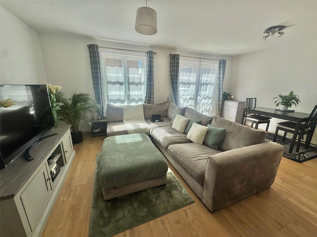 Property photo 2 of 11 Lounge