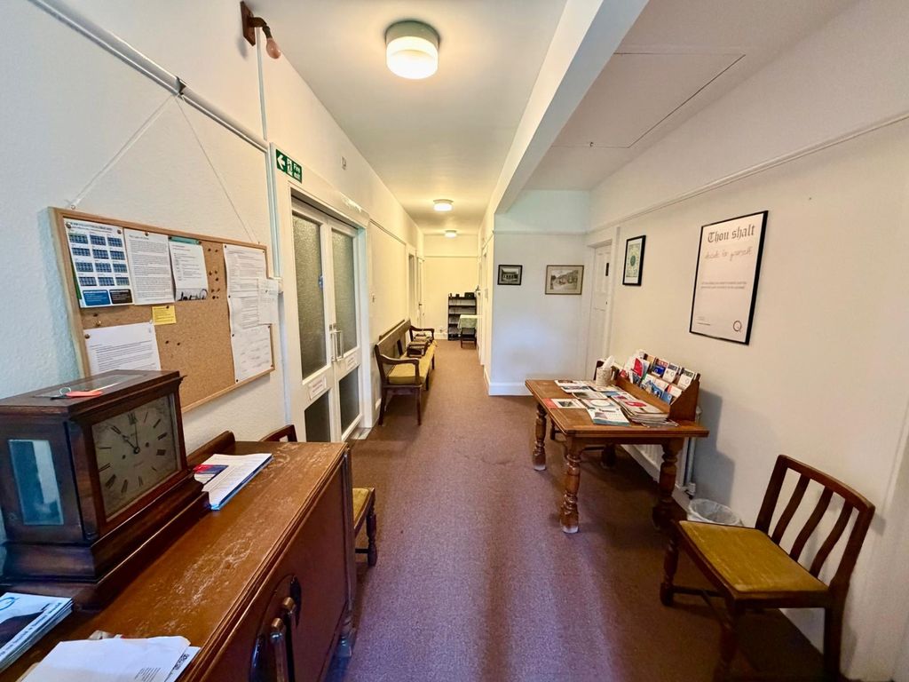 Property photo 2 of 10 Hallway