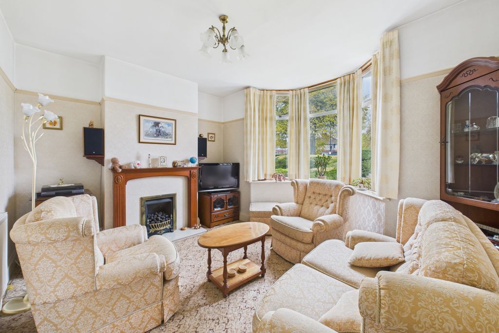 Property photo 2 of 22 Lounge