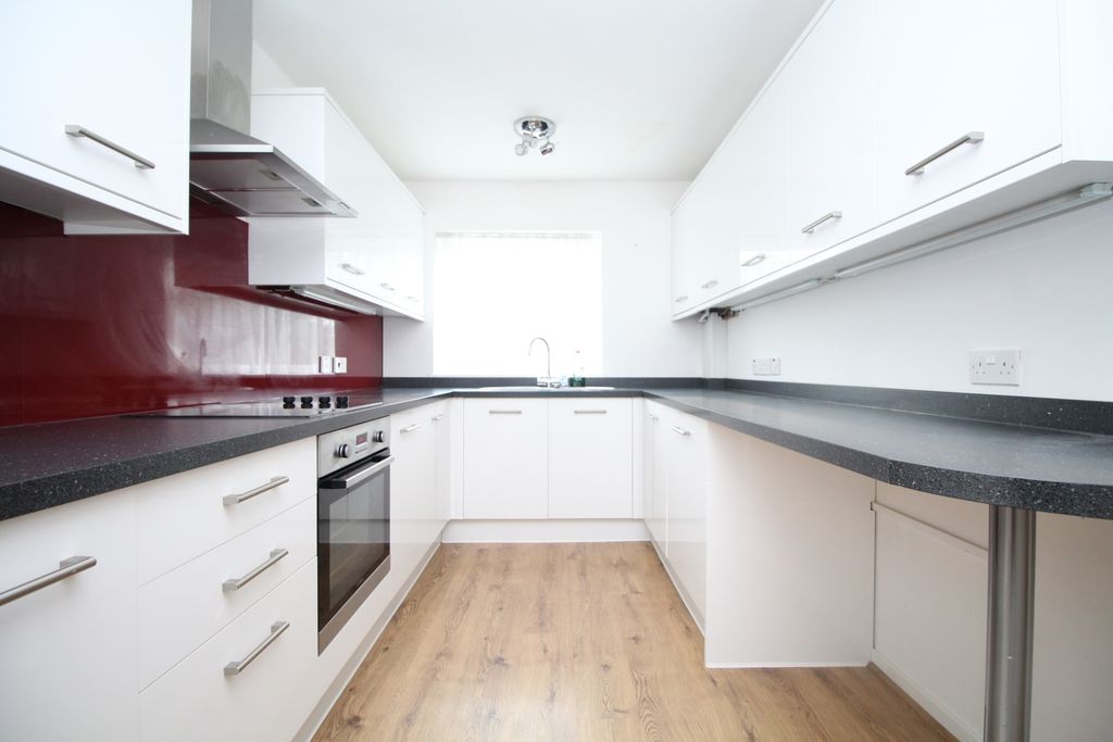 Property photo 2 of 7 Kitchen