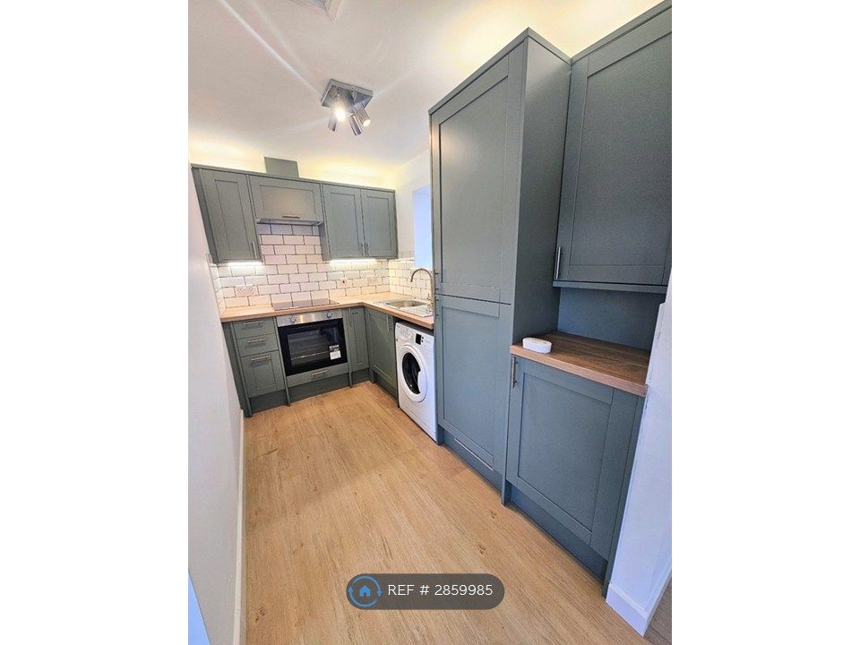 Property photo 2 of 10 Kitchen