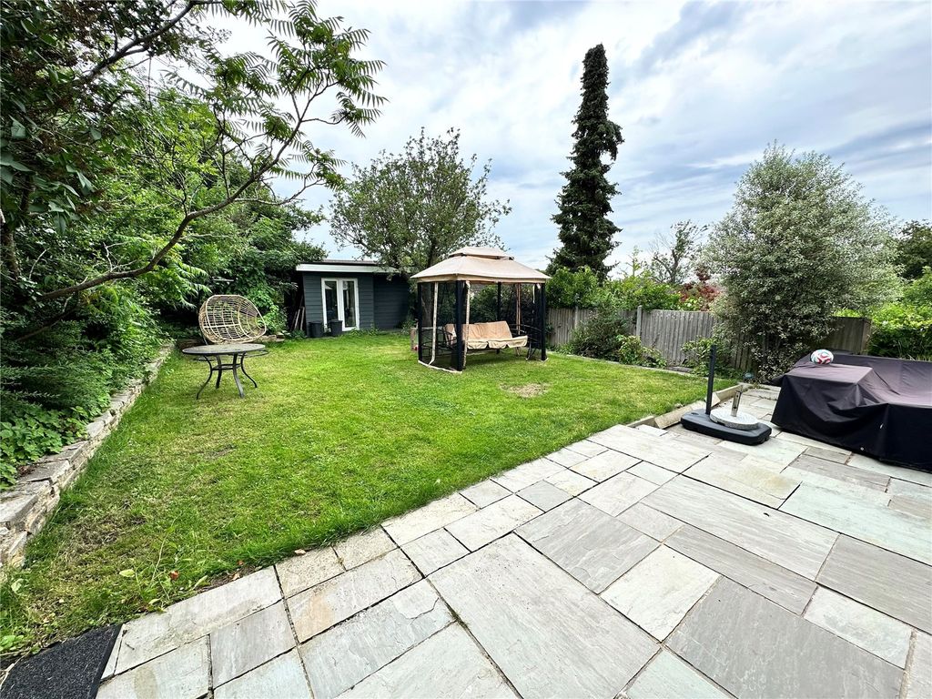 Property photo 3 of 19 Picture No. 18
