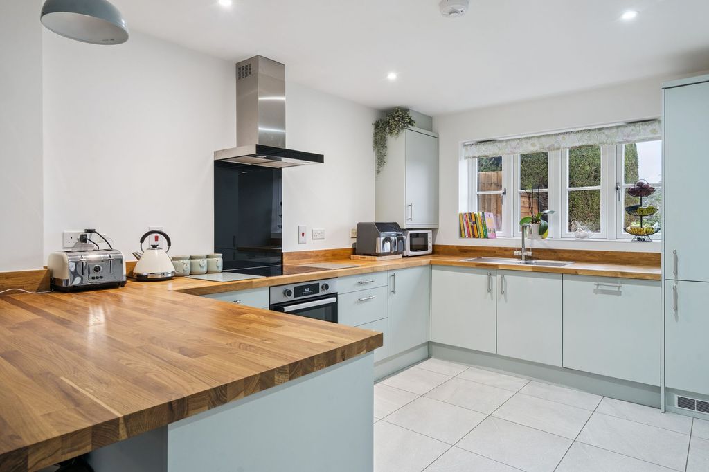 Property photo 3 of 13