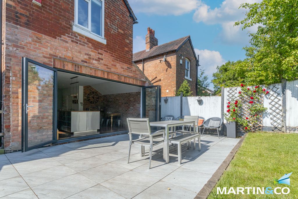 Property photo 2 of 26