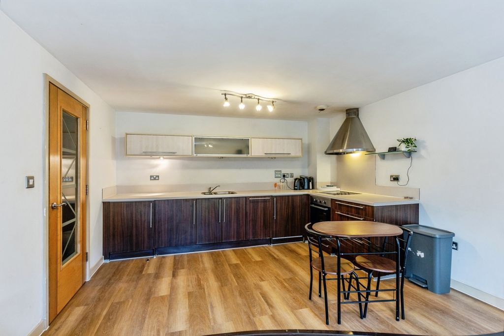Property photo 3 of 11 Pbox-Img.Jpg