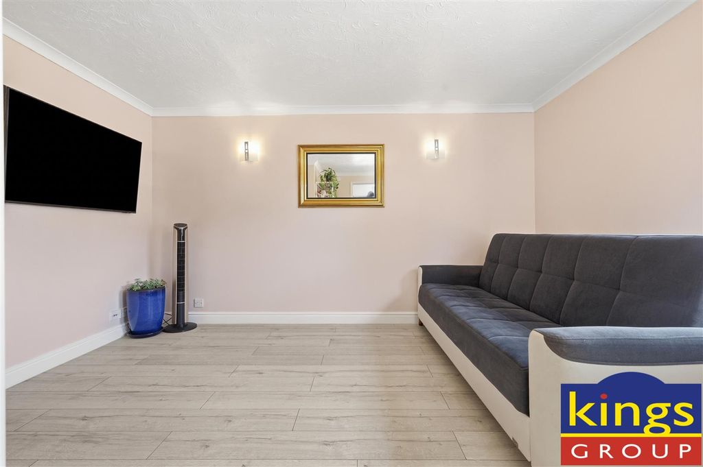 Property photo 2 of 25