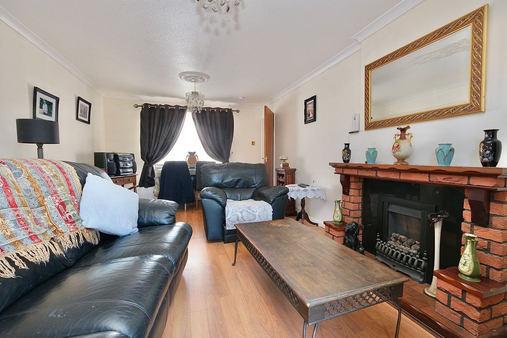 Property photo 2 of 11