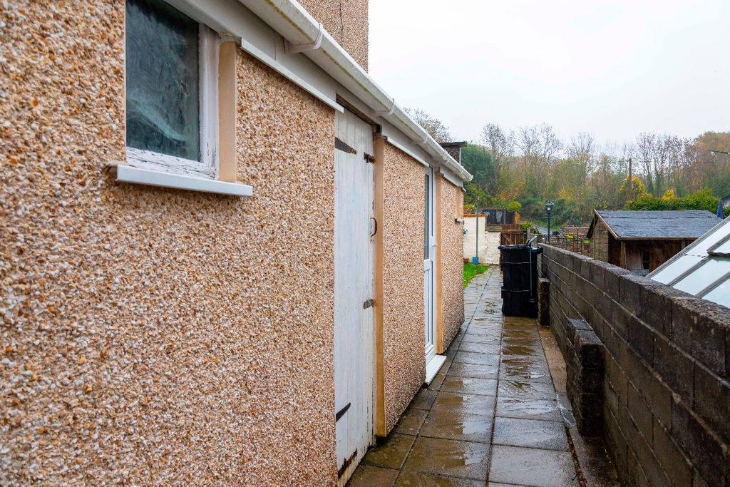 Property photo 3 of 34