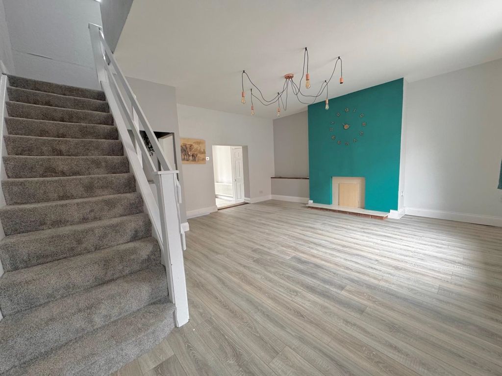 Property photo 2 of 16 9c720E36-B879-49c1-97Ef-16149450779F
