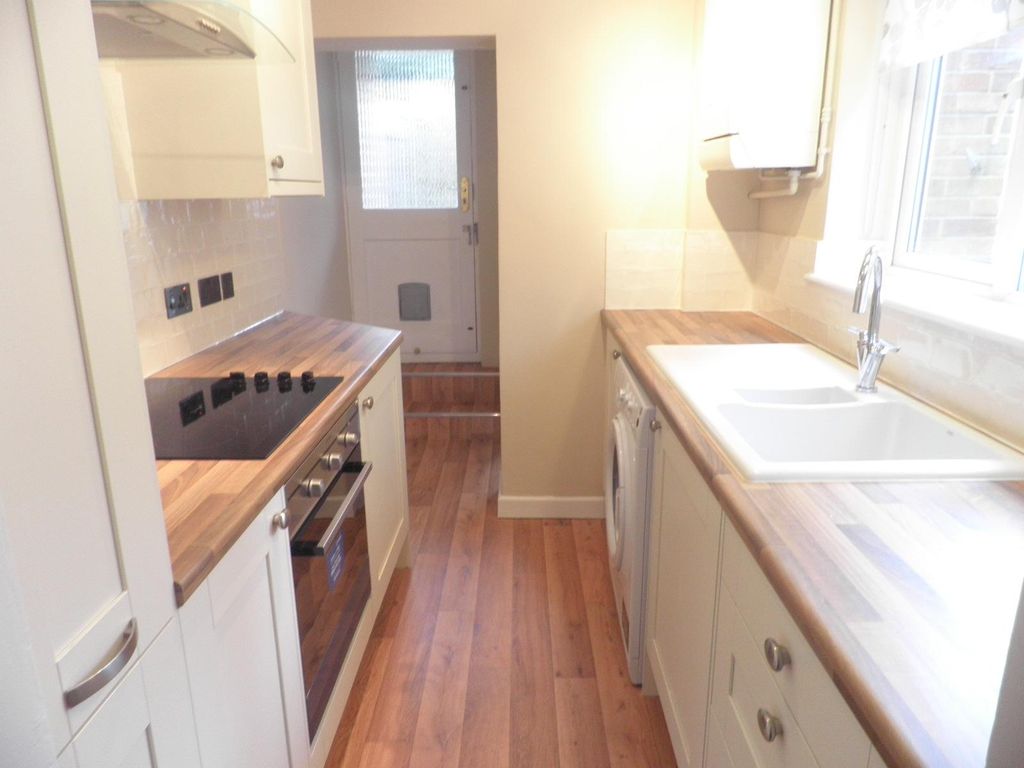 Property photo 2 of 11 Kitchen