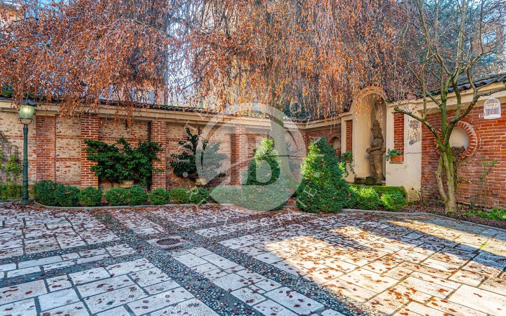 Property photo 2 of 31