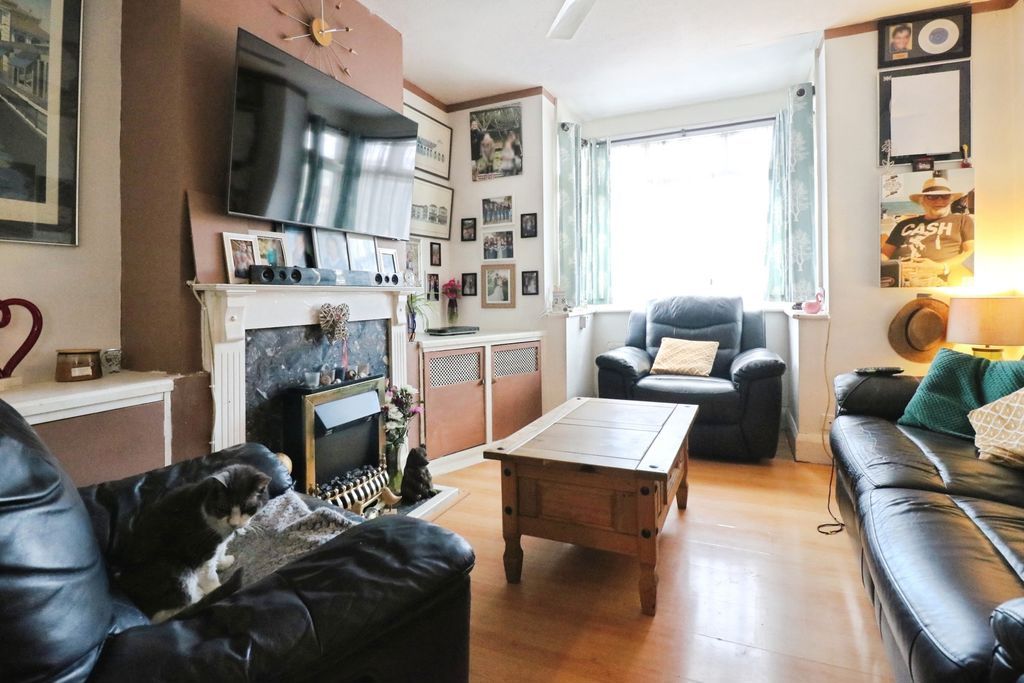 Property photo 3 of 19 Photo 7