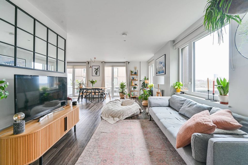 Property photo 2 of 27