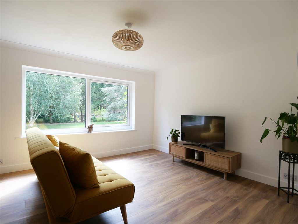 Property photo 2 of 12 l (8).Png