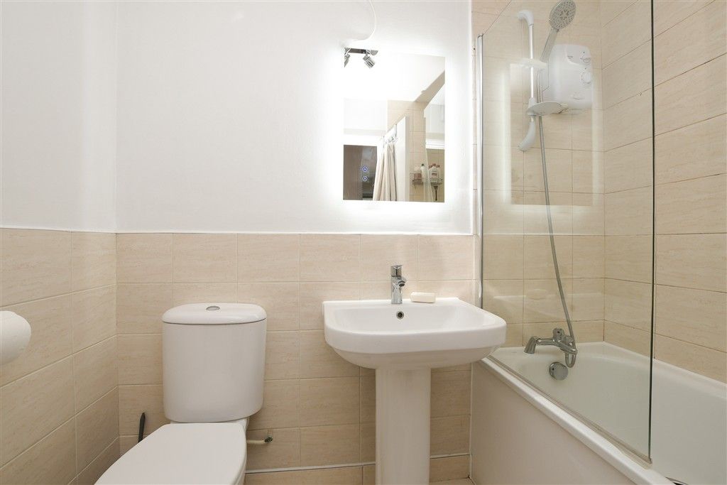 Property photo 3 of 10 Bathroom