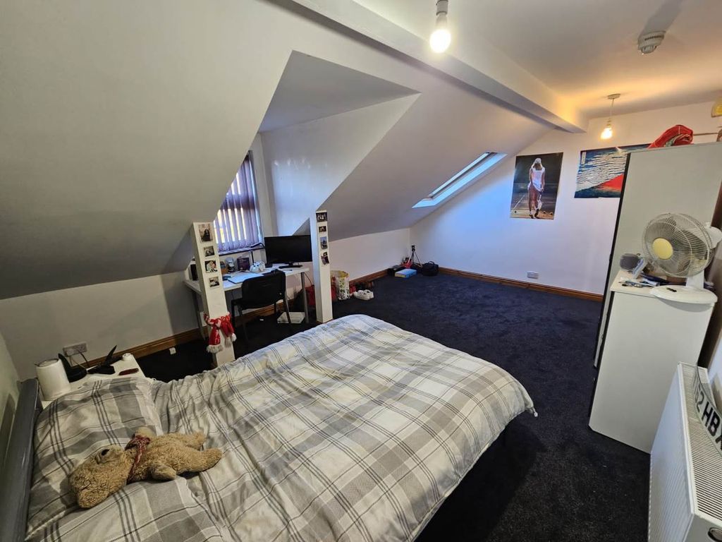 Property photo 2 of 17 R9