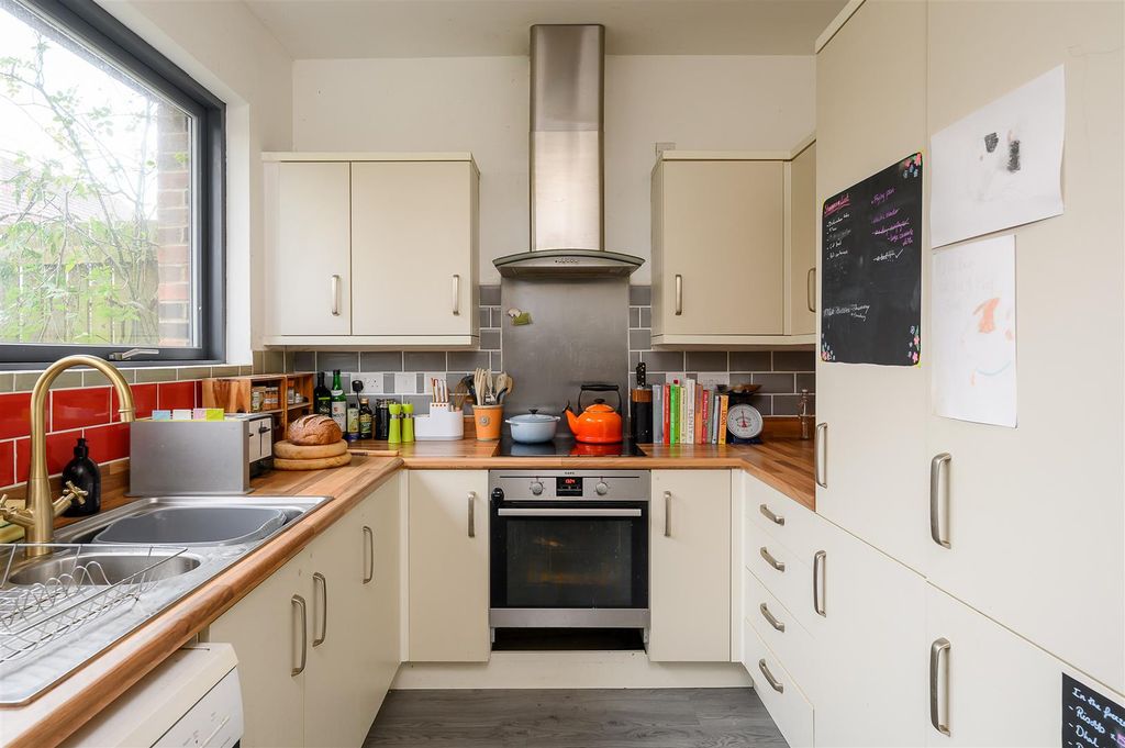 Property photo 2 of 15 Kitchen 1