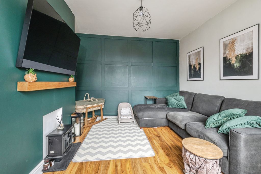 Property photo 3 of 17