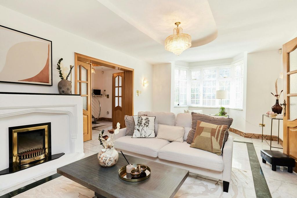 Property photo 3 of 24