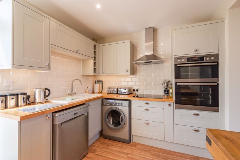 Property photo 3 of 27 Kitchen