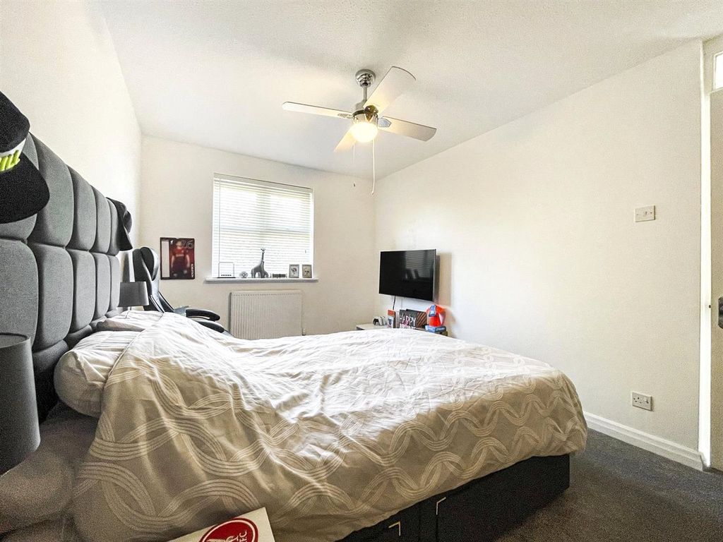 Property photo 3 of 11 Bedroom