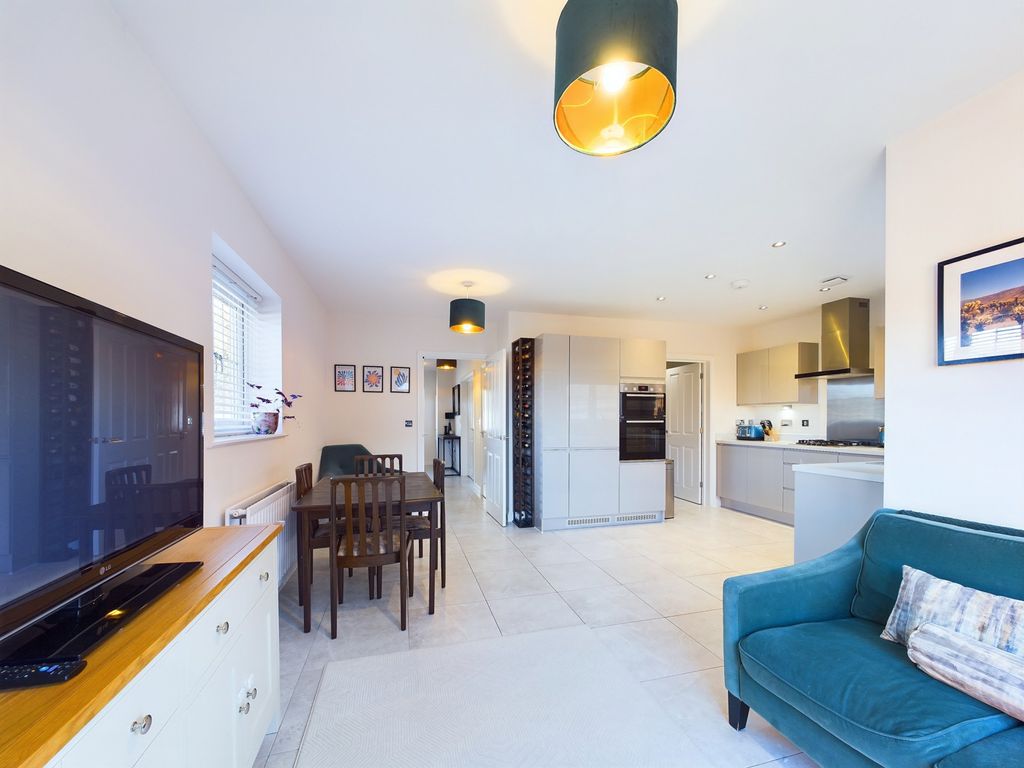 Property photo 3 of 19 4852-Hr-3