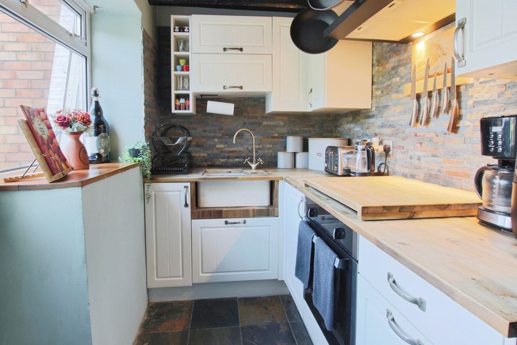 Property photo 3 of 11 4335328