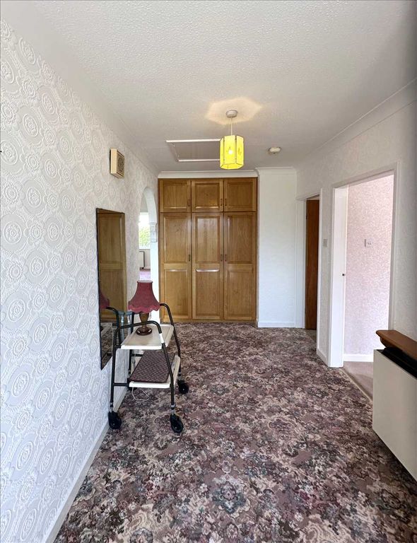 Property photo 3 of 21 Light And Airy Lounge: