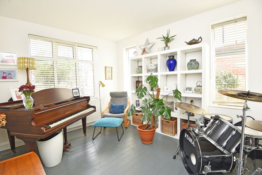 Property photo 3 of 17