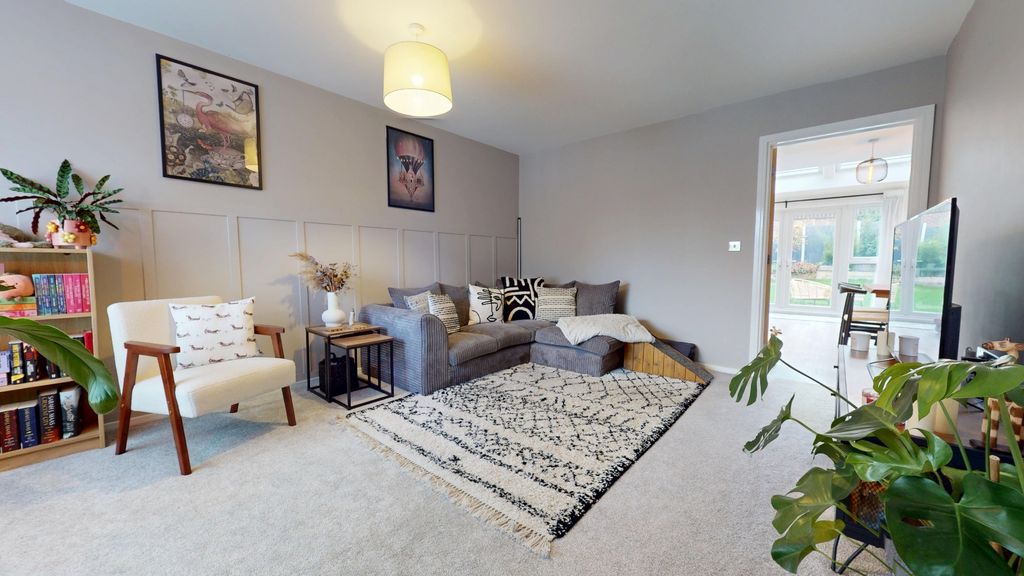 Property photo 3 of 17 4403695