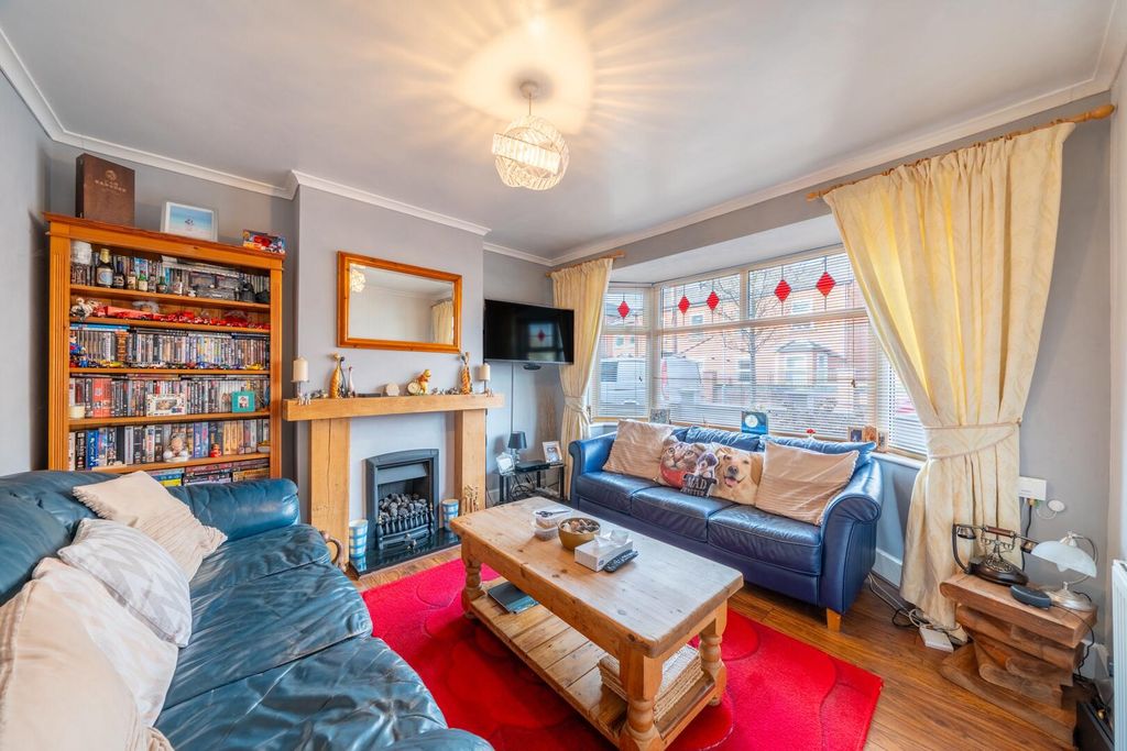 Property photo 2 of 25 Living Room