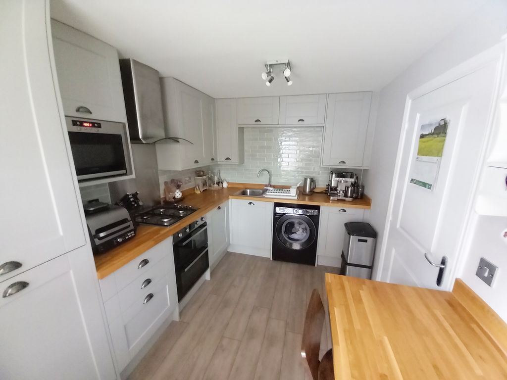 Property photo 2 of 21 Kitchen
