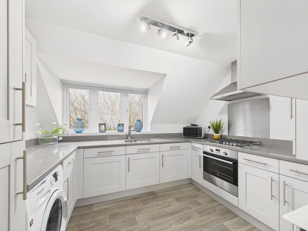 Property photo 3 of 12 Kitchen