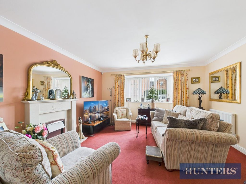 Property photo 3 of 16 Lounge