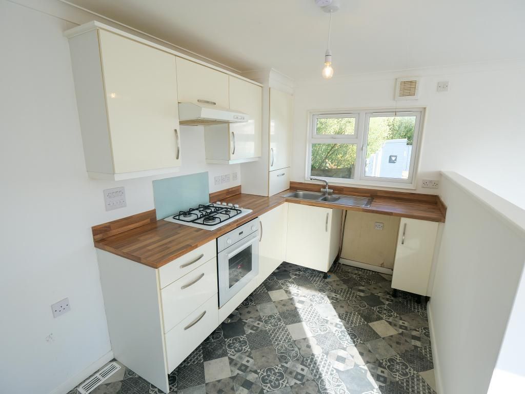 Property photo 3 of 9 Kitchen