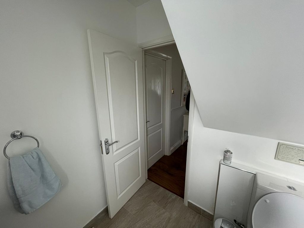 Additional image 11 of 5 bed terraced house to rentLodge Close, Chigwell IG7