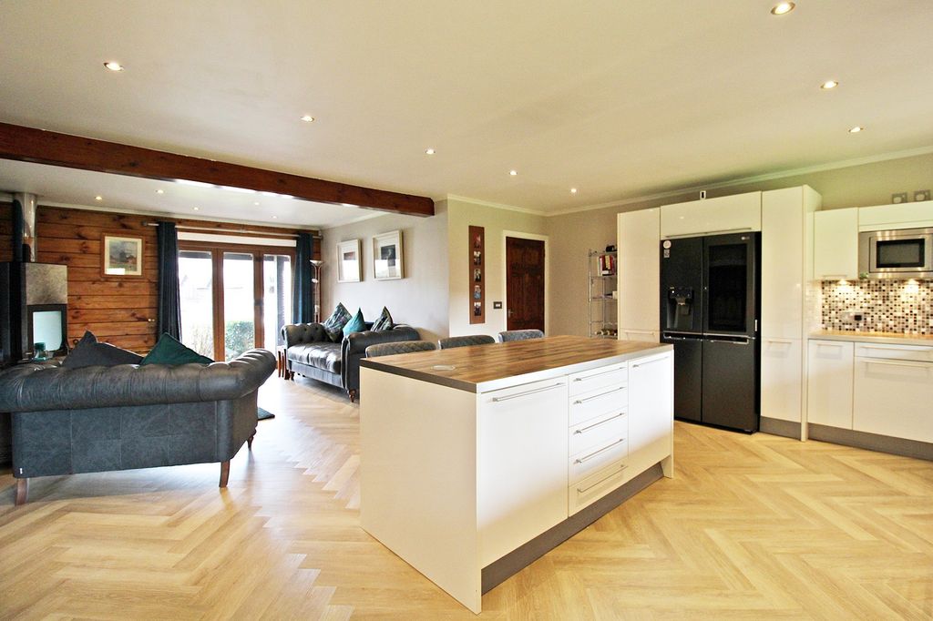 Property photo 2 of 39 Kitchen-Diner-Family Room