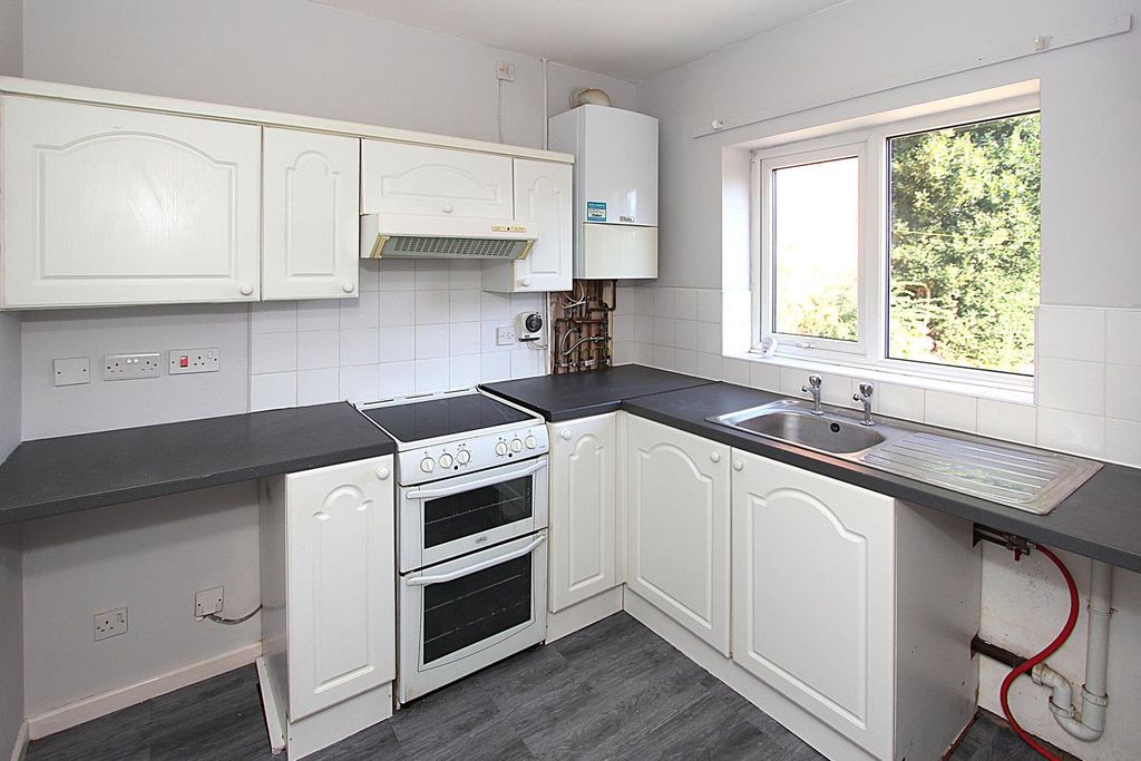 Property photo 3 of 7 Kitchen