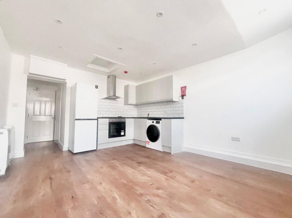 Property photo 1 of 5 Studio