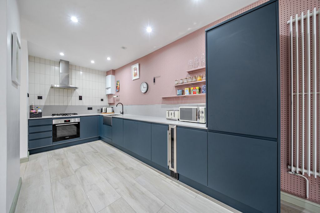 Property photo 2 of 16 1481487-7-6A3A602...