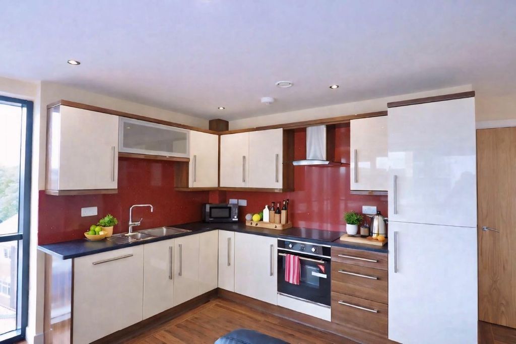 Property photo 3 of 12