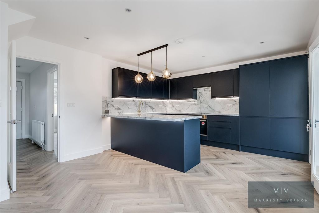 Property photo 2 of 11 Chelsham Road 55 MV Wm-2.Jpg