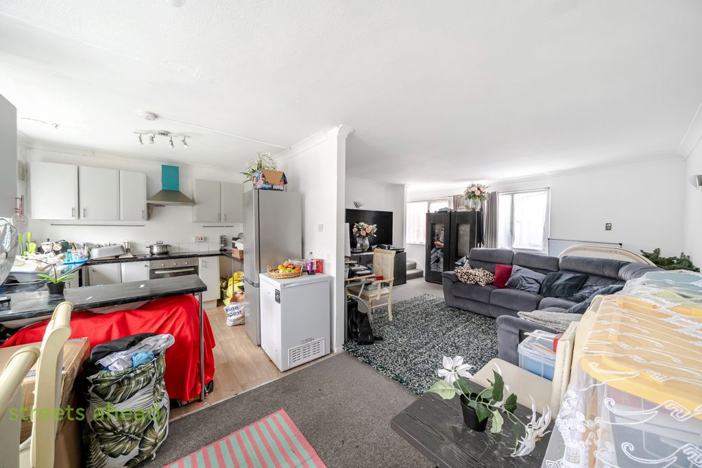 Property photo 2 of 12 d65831B2-6B83-4Cf...