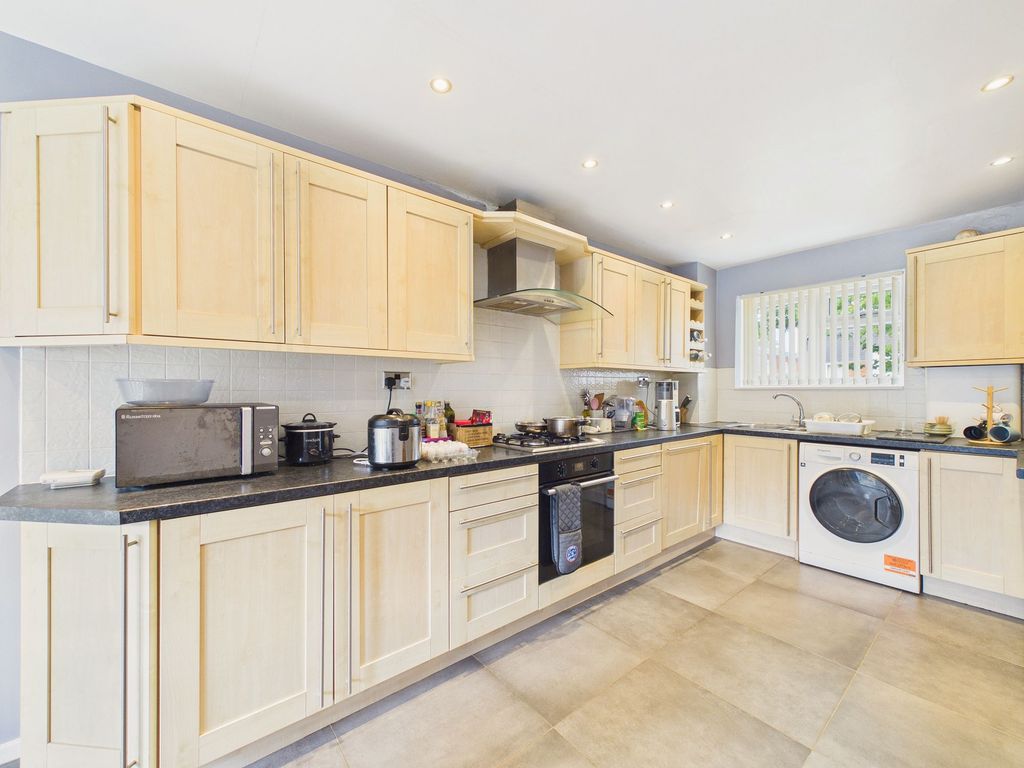 Property photo 2 of 12 Kitchen