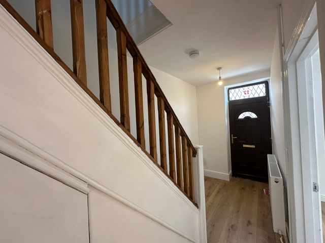 Property photo 2 of 10 Entrance Hall