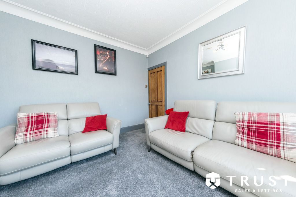 Property photo 3 of 36