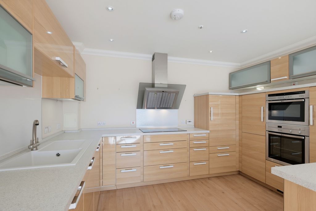 Property photo 2 of 33