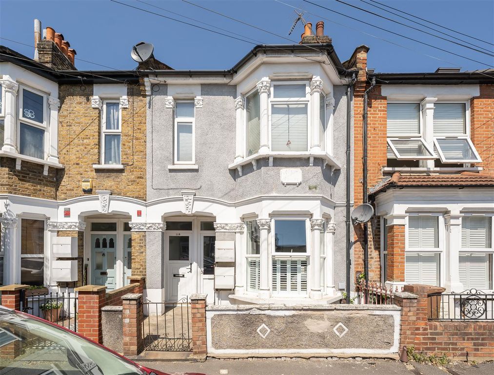Property photo 1 of 26 Pearcroft Road, E11