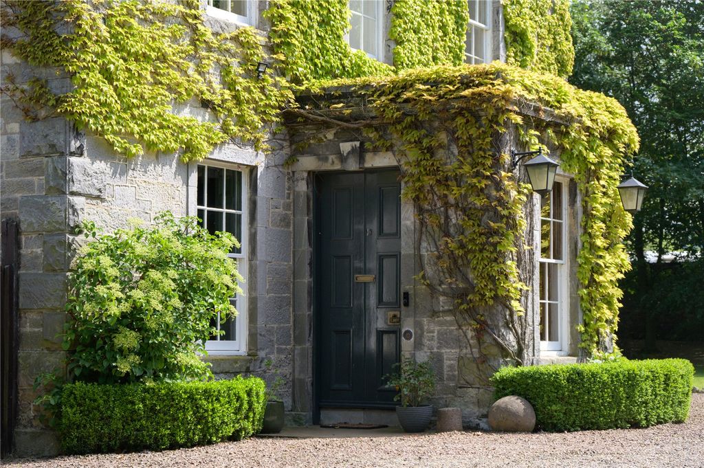 Property photo 3 of 40 Entrance